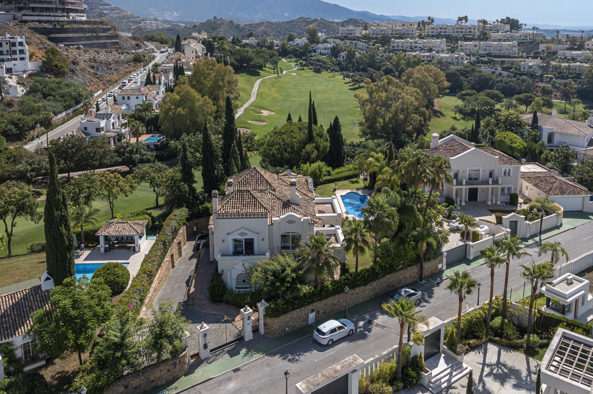 5 Bedroom Villa for Sale in Benahavís