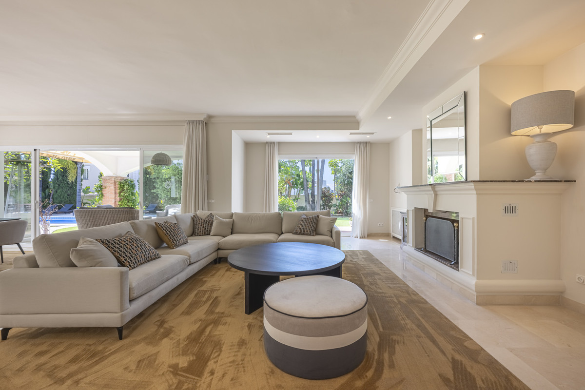 5 Bedroom Villa for Sale in Benahavís — 3