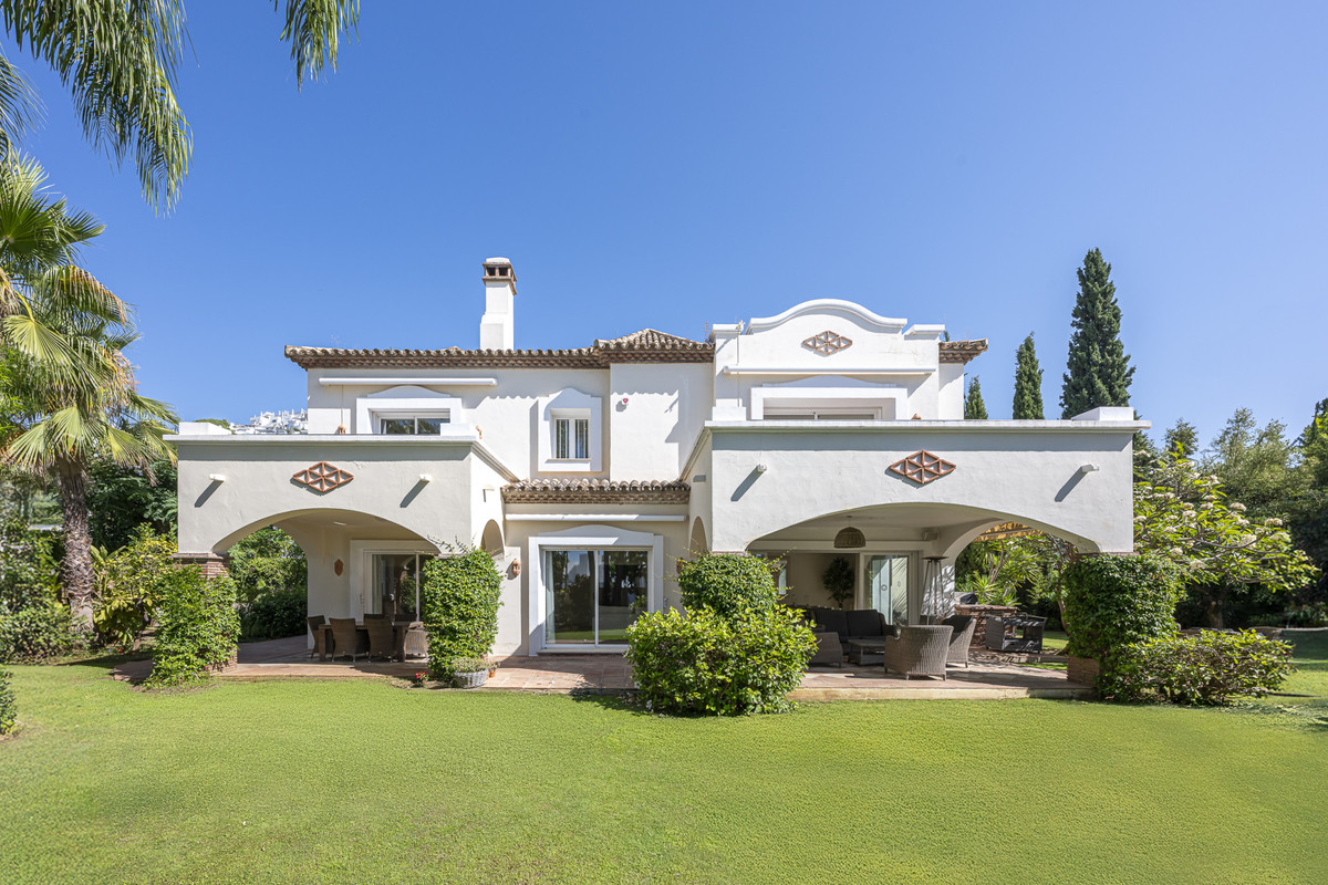 5 Bedroom Villa for Sale in Benahavís — 5