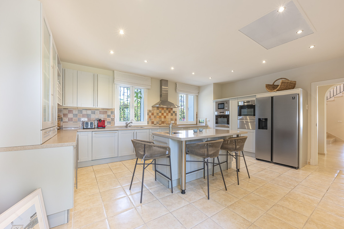 5 Bedroom Villa for Sale in Benahavís — 7