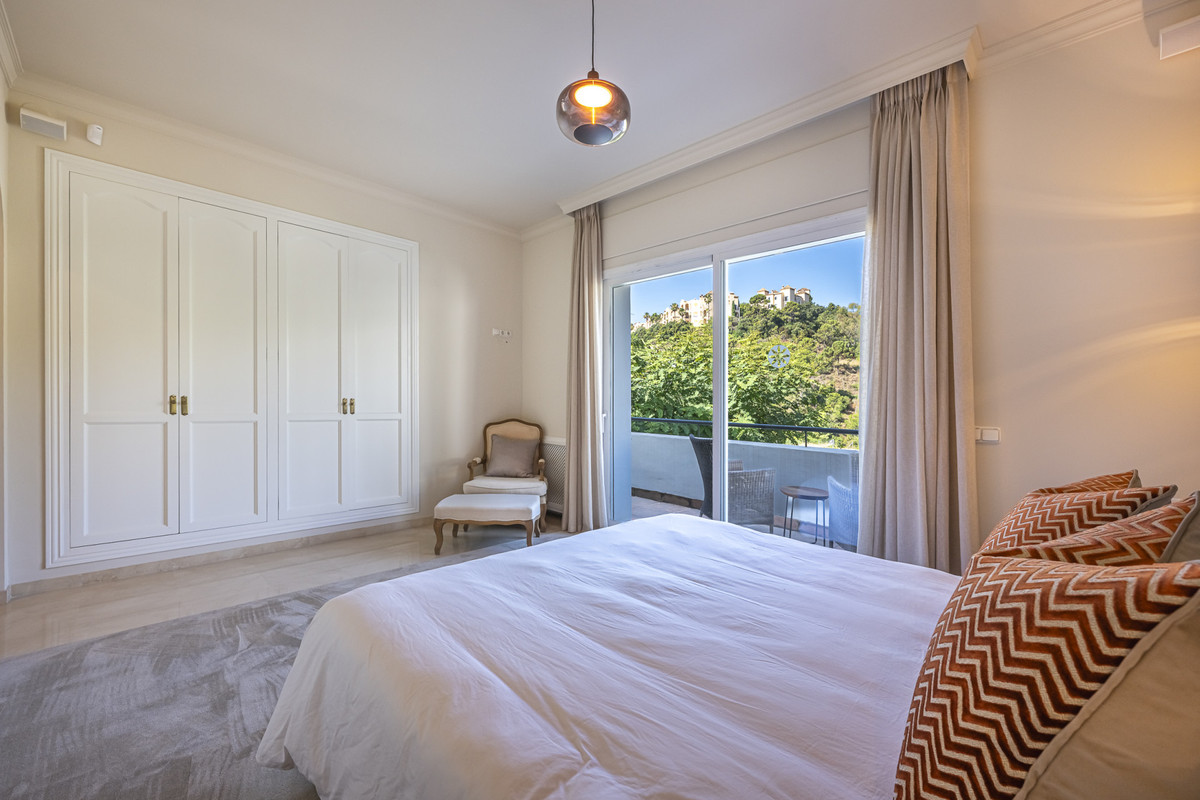 5 Bedroom Villa for Sale in Benahavís — view 10