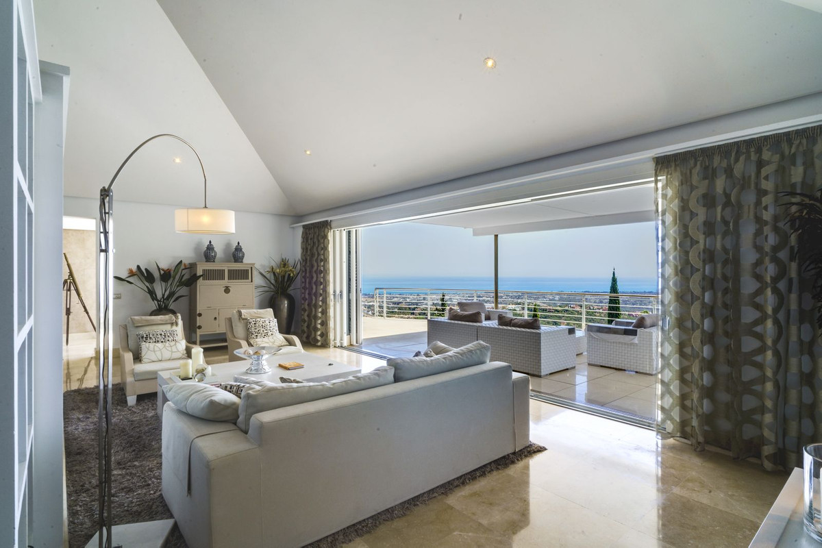5 Bedroom Villa for Sale in El Madroñal — 5