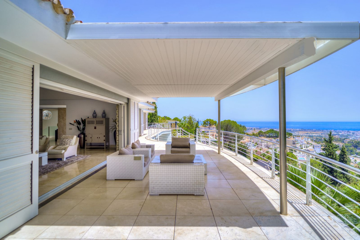 5 Bedroom Villa for Sale in El Madroñal — 7