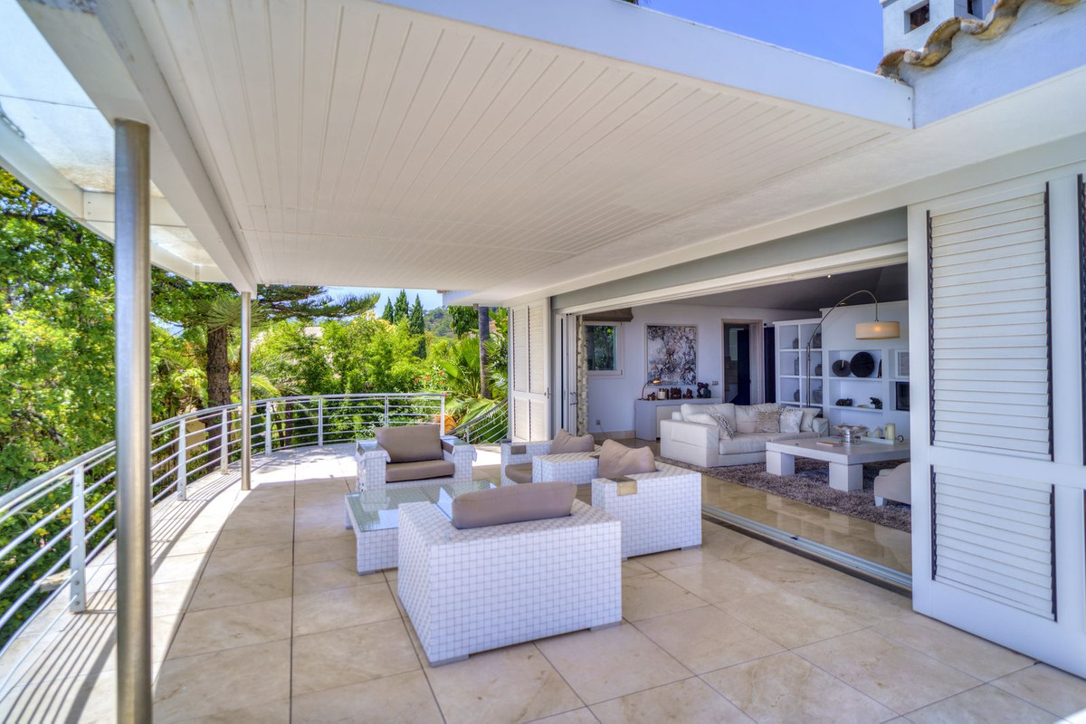 5 Bedroom Villa for Sale in El Madroñal — 8