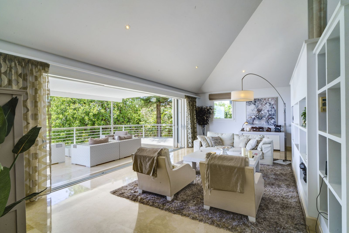5 Bedroom Villa for Sale in El Madroñal — view 10