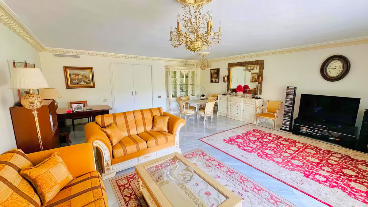 3 Bedroom Apartment for Sale in Marbella — 3