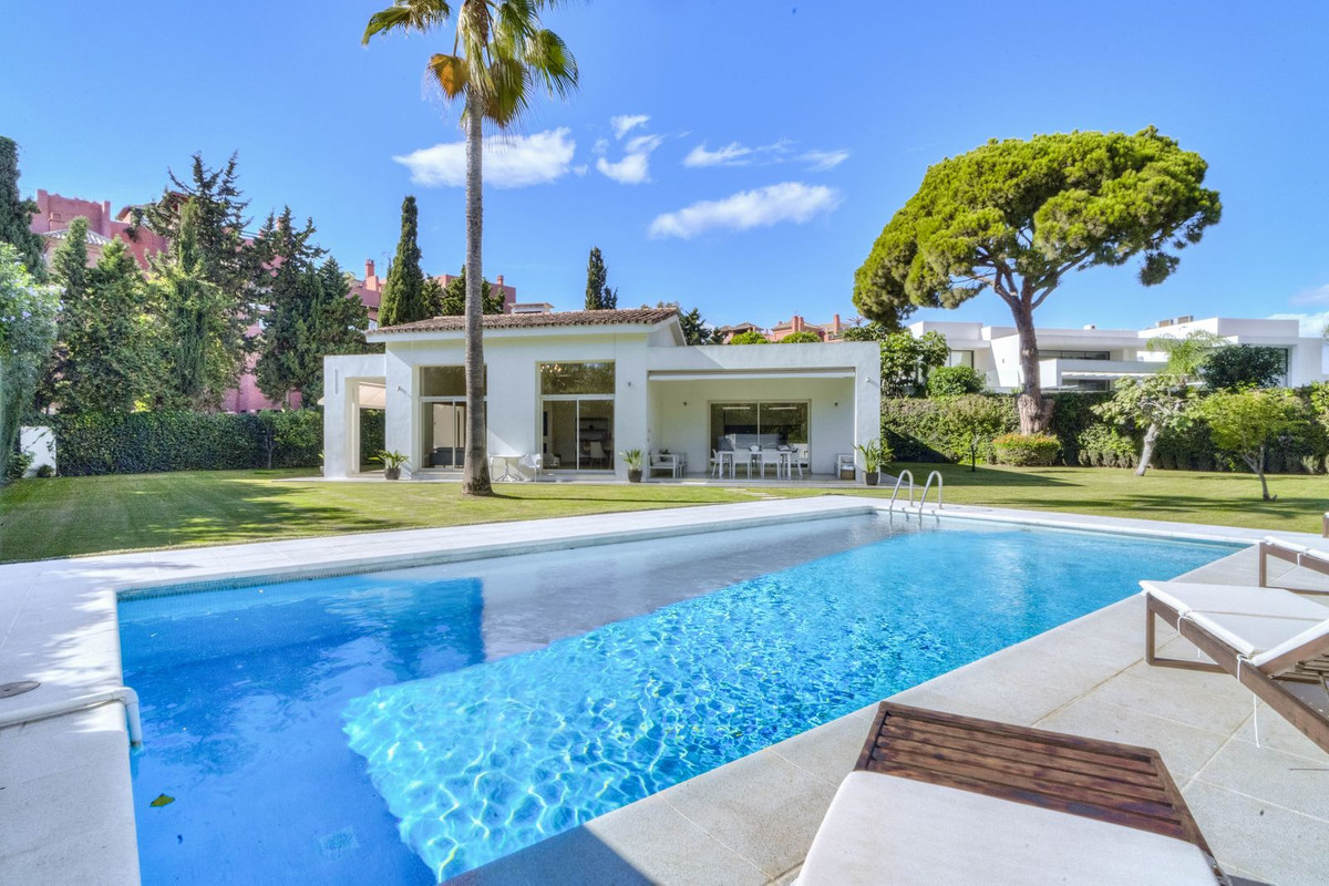 3 Bedroom Villa for Sale in Guadalmina Baja