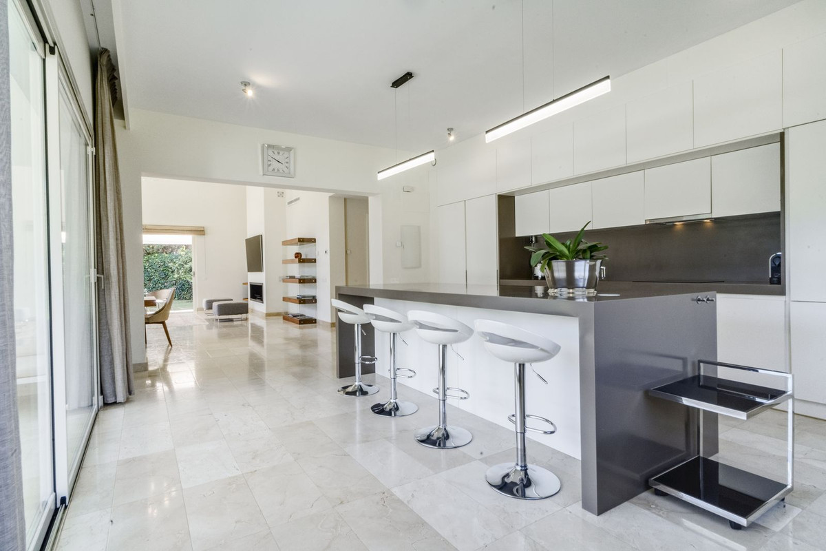 3 Bedroom Villa for Sale in Guadalmina Baja — 4