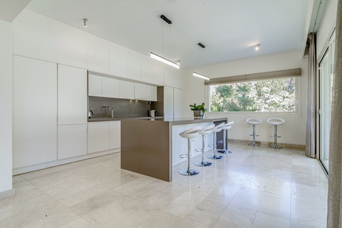 3 Bedroom Villa for Sale in Guadalmina Baja — 9