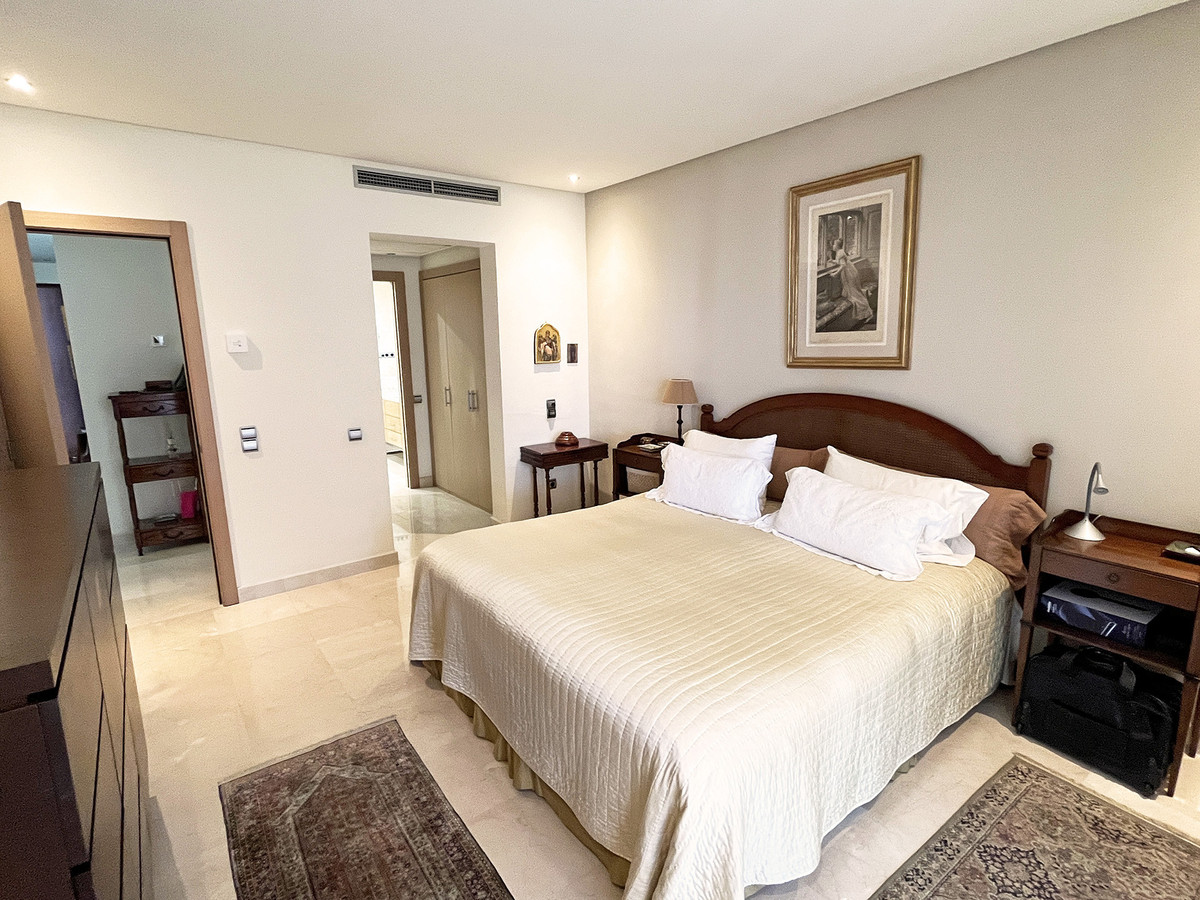 2 Bedroom Apartment for Sale in The Golden Mile — 9