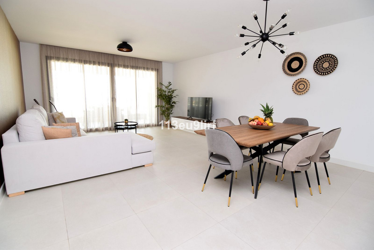 3 Bedroom Apartment for Sale in Estepona — 2