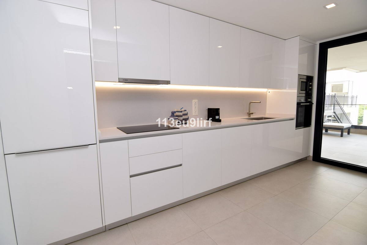3 Bedroom Apartment for Sale in Estepona — 7