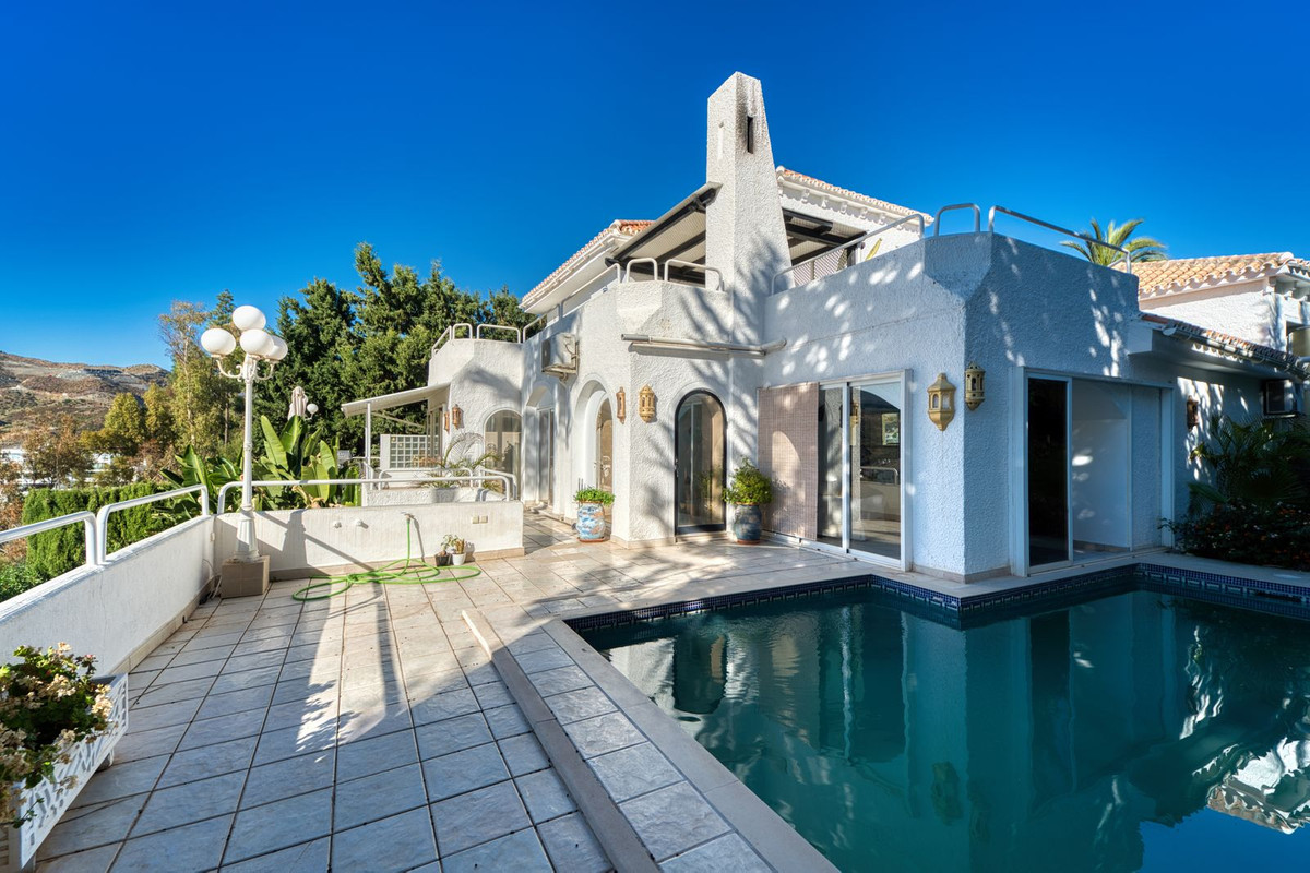 4 Bedroom Villa for Sale in Nueva Andalucía