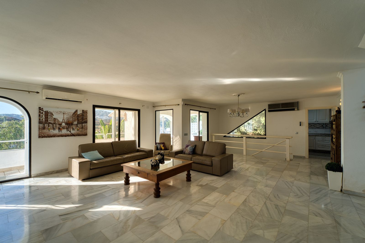 4 Bedroom Villa for Sale in Nueva Andalucía — 5