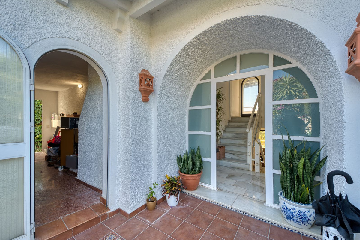 4 Bedroom Villa for Sale in Nueva Andalucía — 6