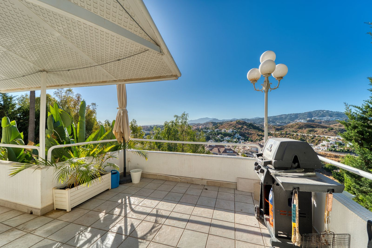 4 Bedroom Villa for Sale in Nueva Andalucía — 7