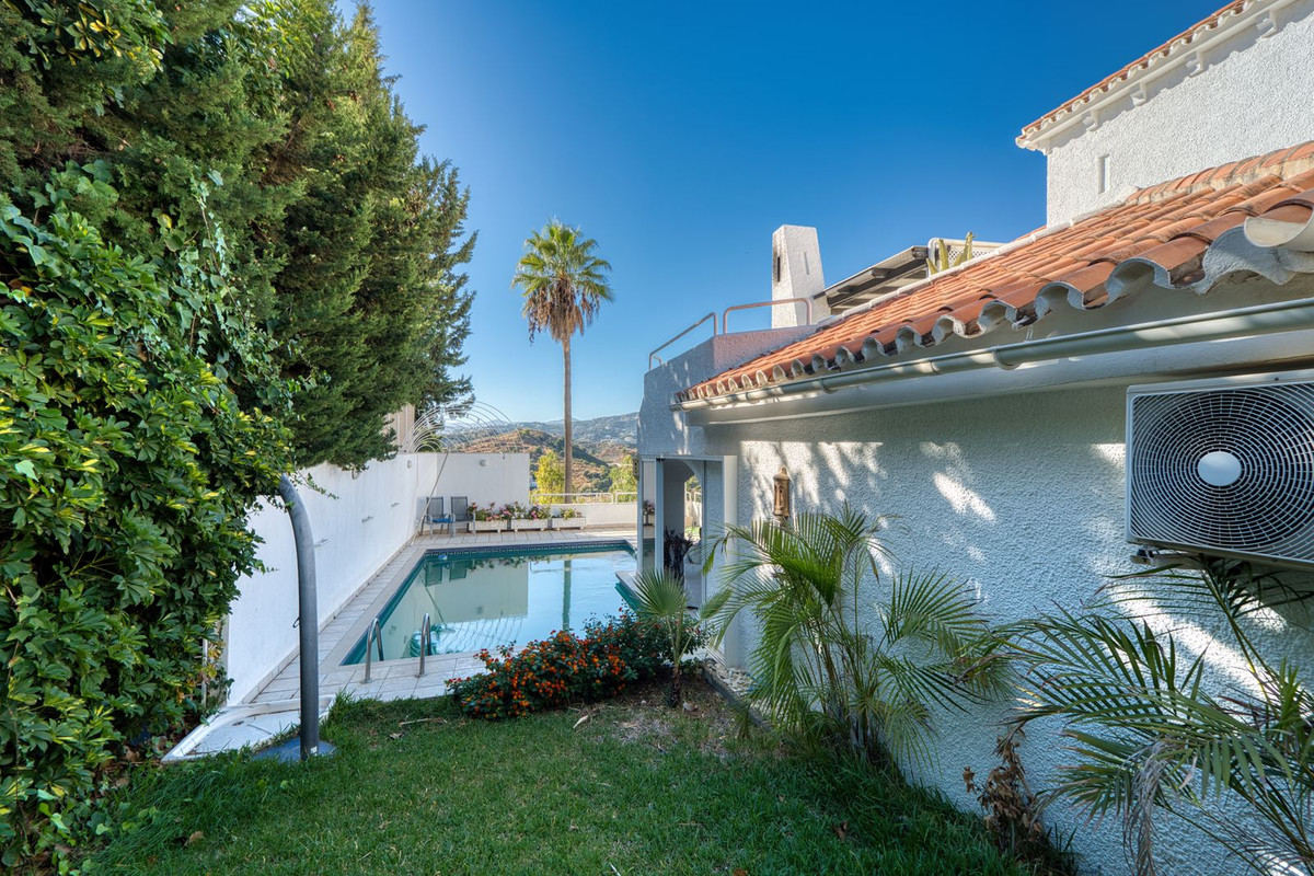 4 Bedroom Villa for Sale in Nueva Andalucía — 8