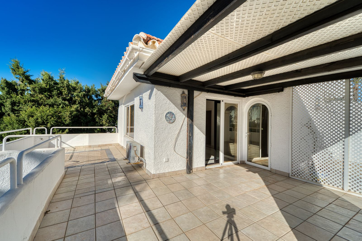 4 Bedroom Villa for Sale in Nueva Andalucía — 9