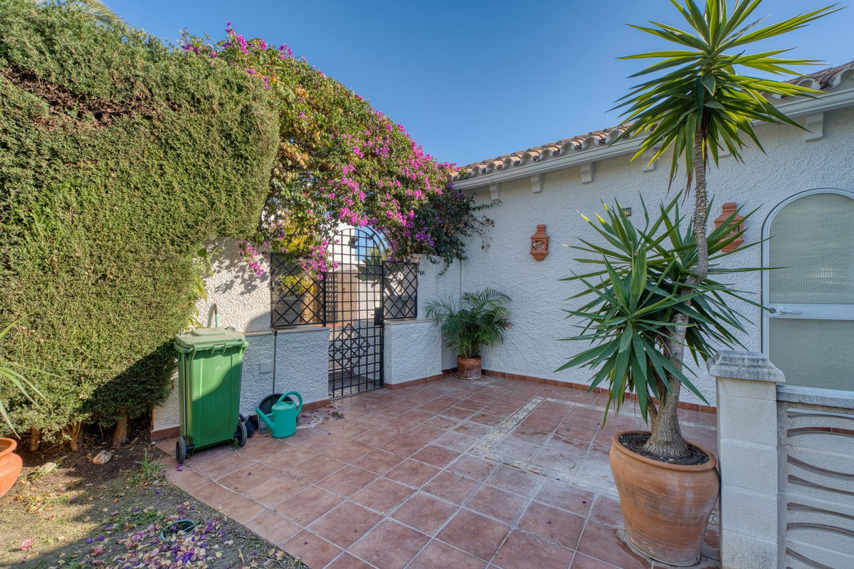 4 Bedroom Villa for Sale in Nueva Andalucía — view 10
