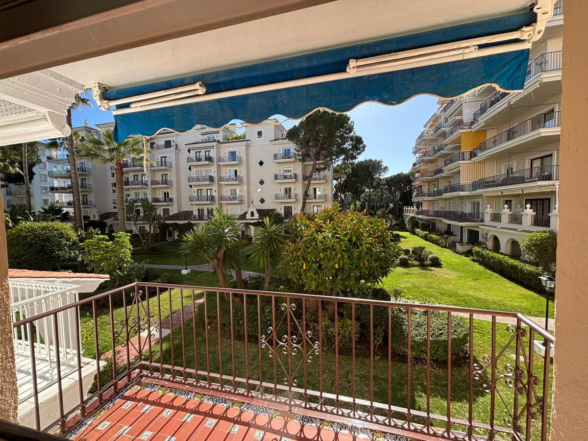 3 Bedroom Apartment for Sale in Nueva Andalucía — 2