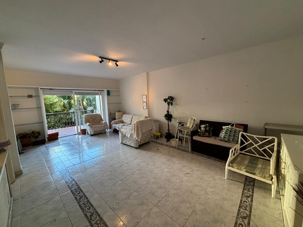3 Bedroom Apartment for Sale in Nueva Andalucía — view 10