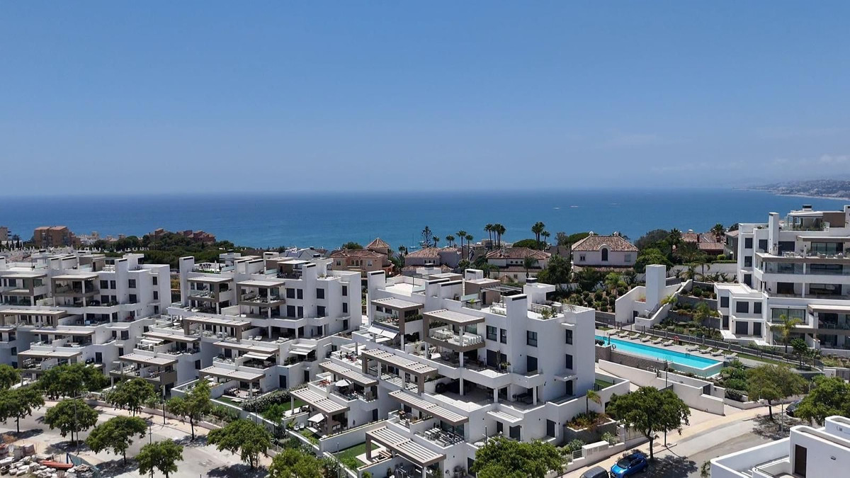 2 Bedroom Apartment for Sale in Estepona
