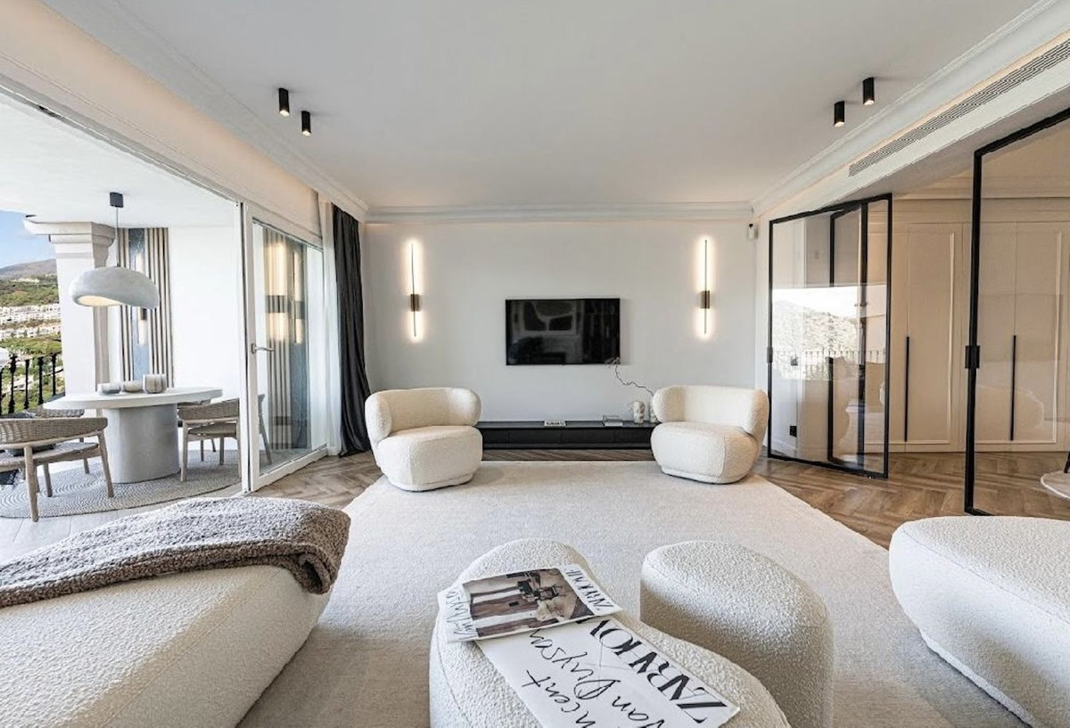 3 Bedroom Villa for Sale in Benahavís — 2