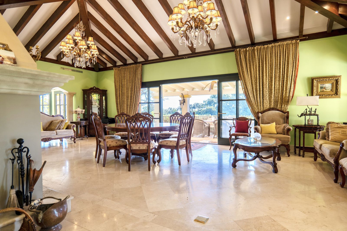 6 Bedroom Villa for Sale in La Zagaleta — 6
