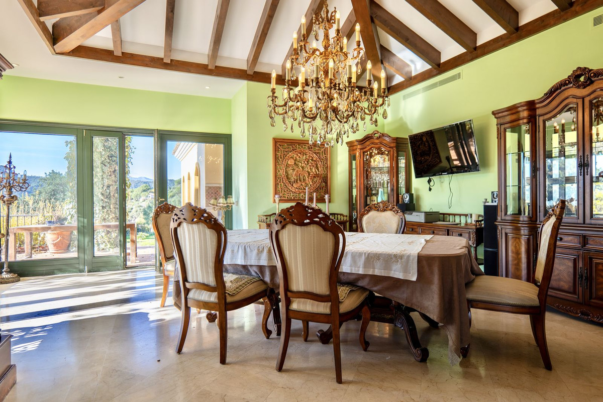 6 Bedroom Villa for Sale in La Zagaleta — 8