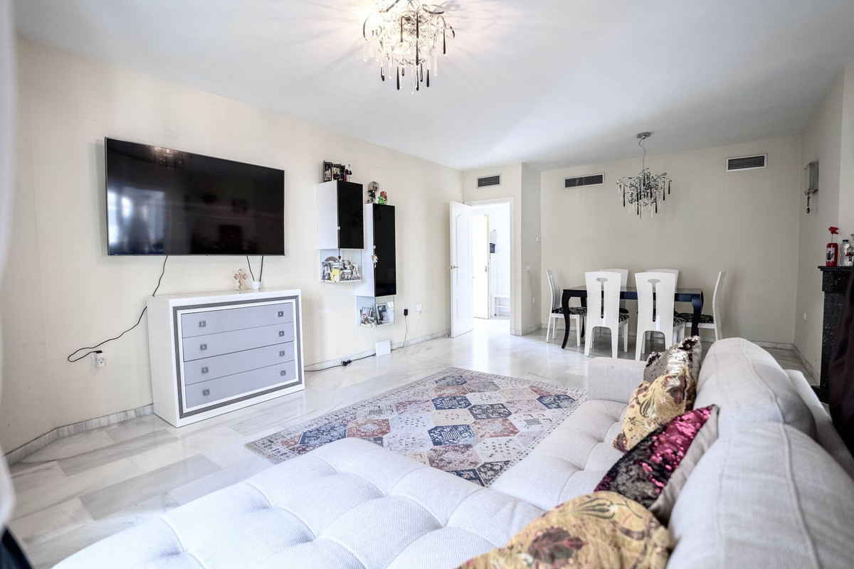 2 Bedroom Apartment for Sale in Nueva Andalucía — 2