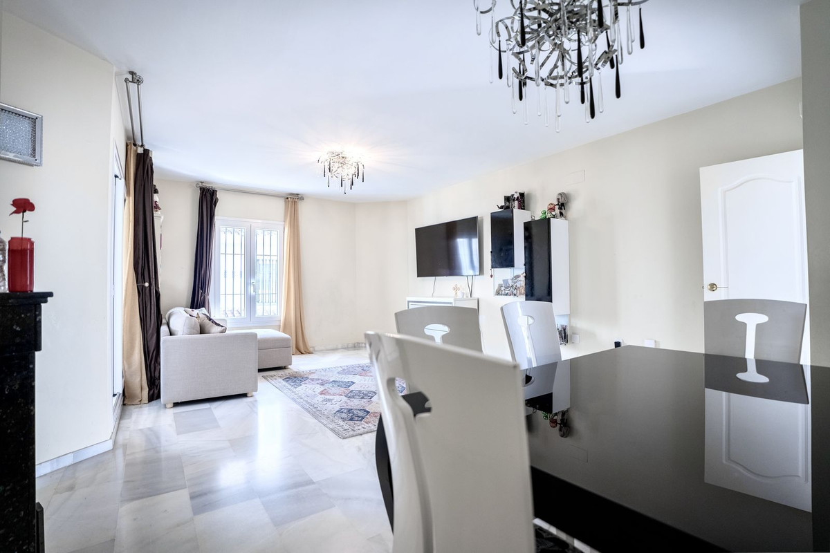 2 Bedroom Apartment for Sale in Nueva Andalucía — 4