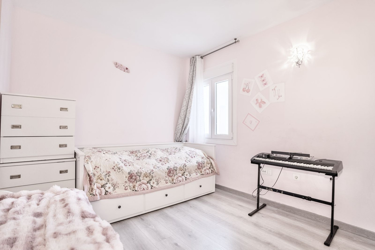 2 Bedroom Apartment for Sale in Nueva Andalucía — 7