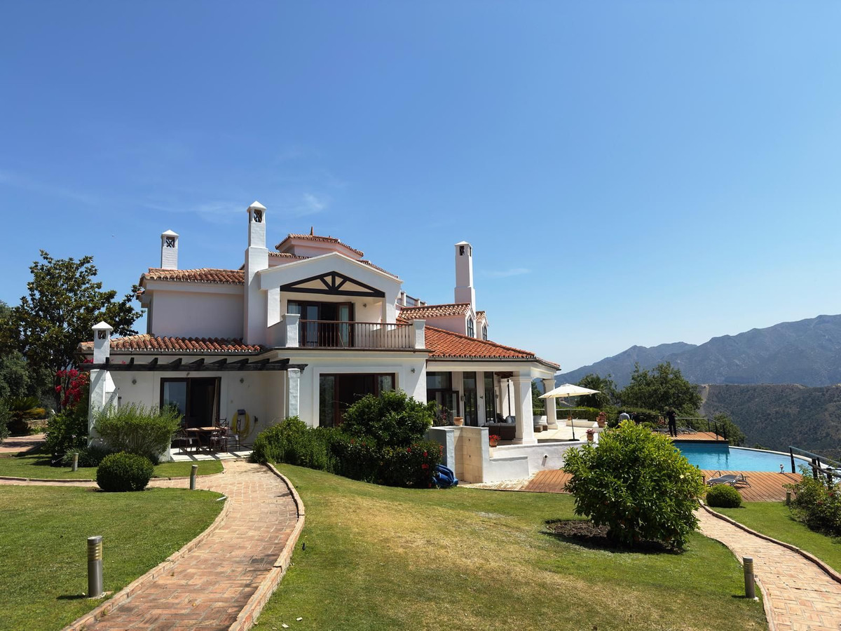5 Bedroom Villa for Sale in La Zagaleta