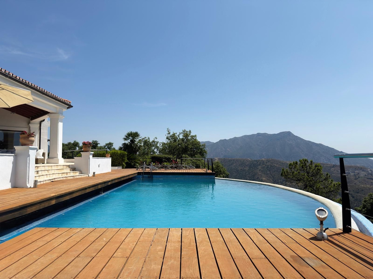 5 Bedroom Villa for Sale in La Zagaleta — 2