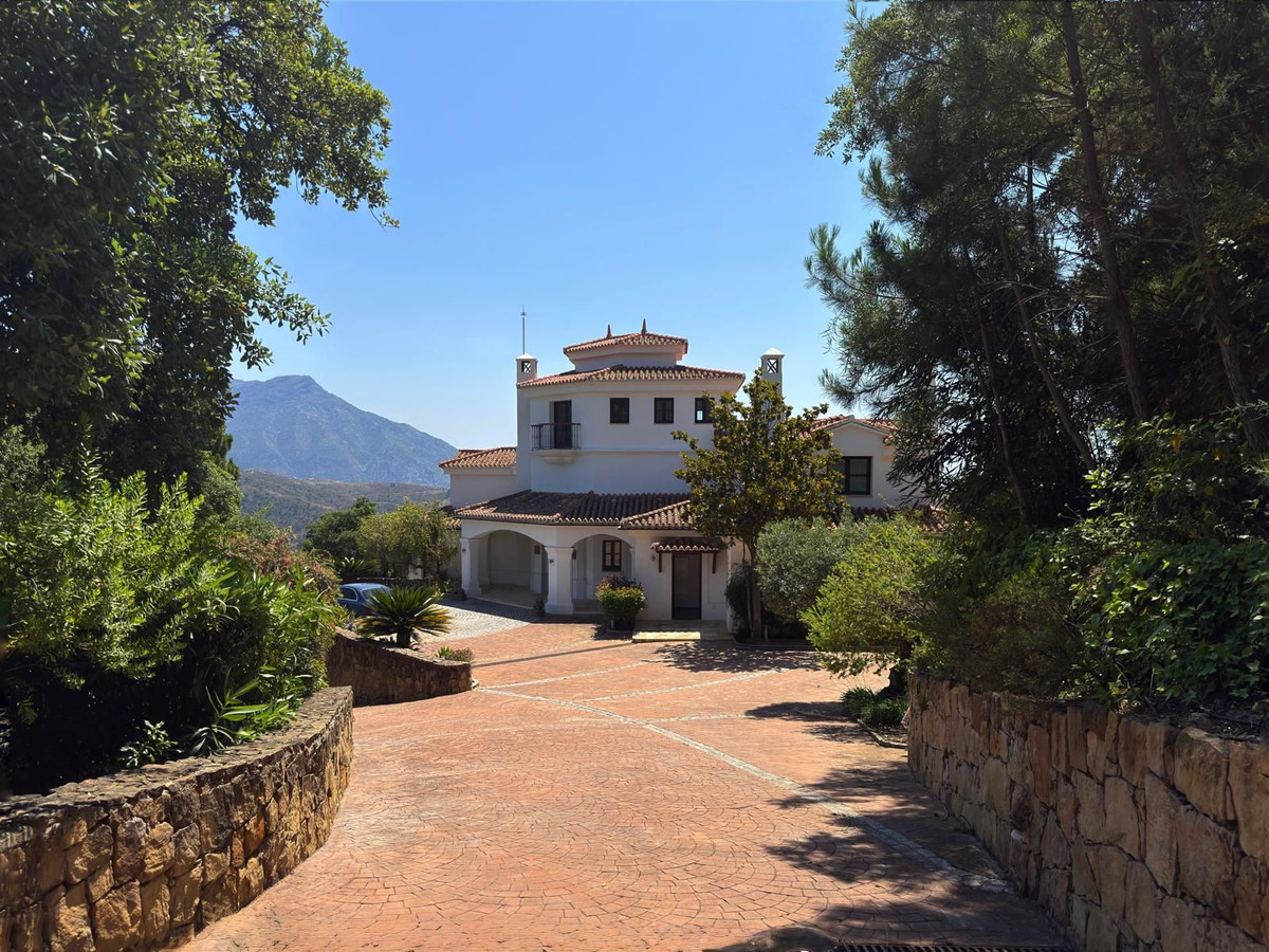 5 Bedroom Villa for Sale in La Zagaleta — 5