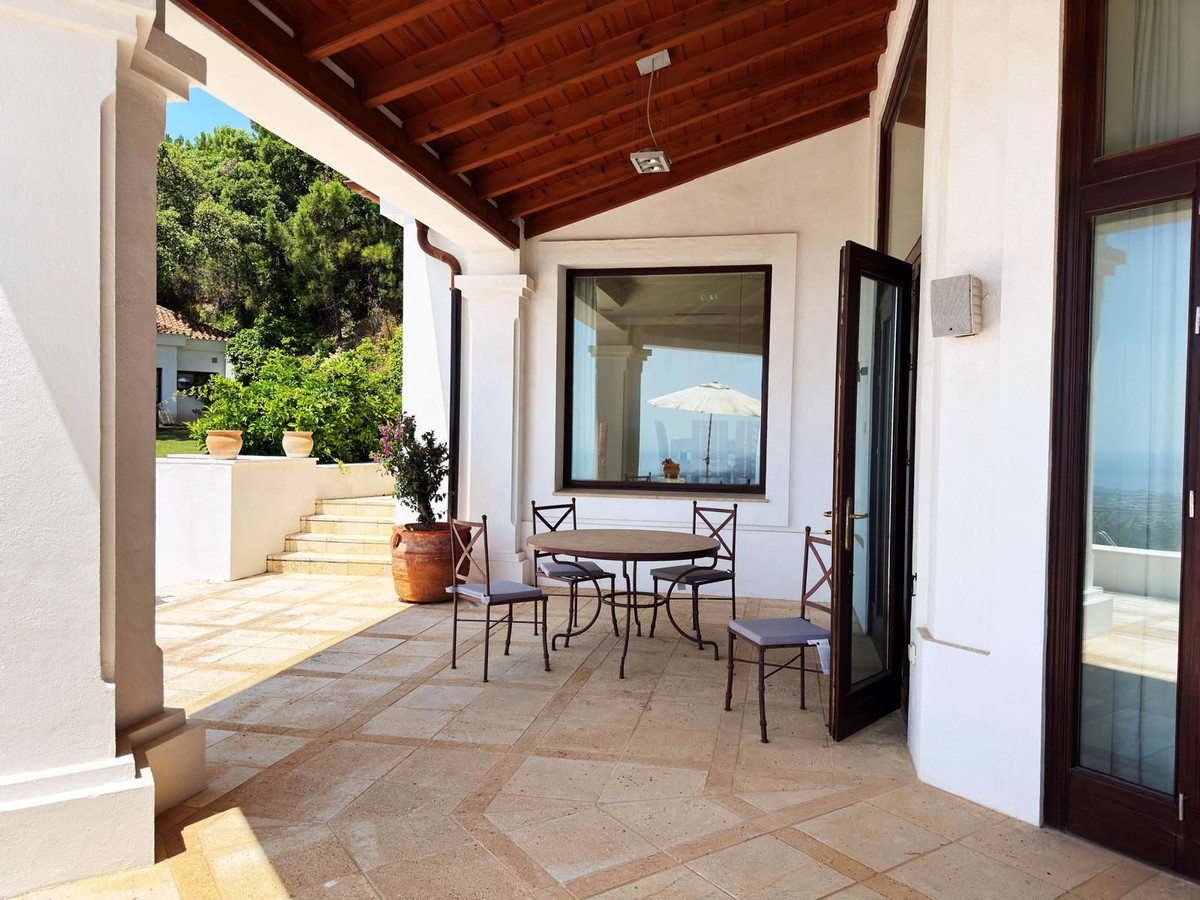 5 Bedroom Villa for Sale in La Zagaleta — view 10