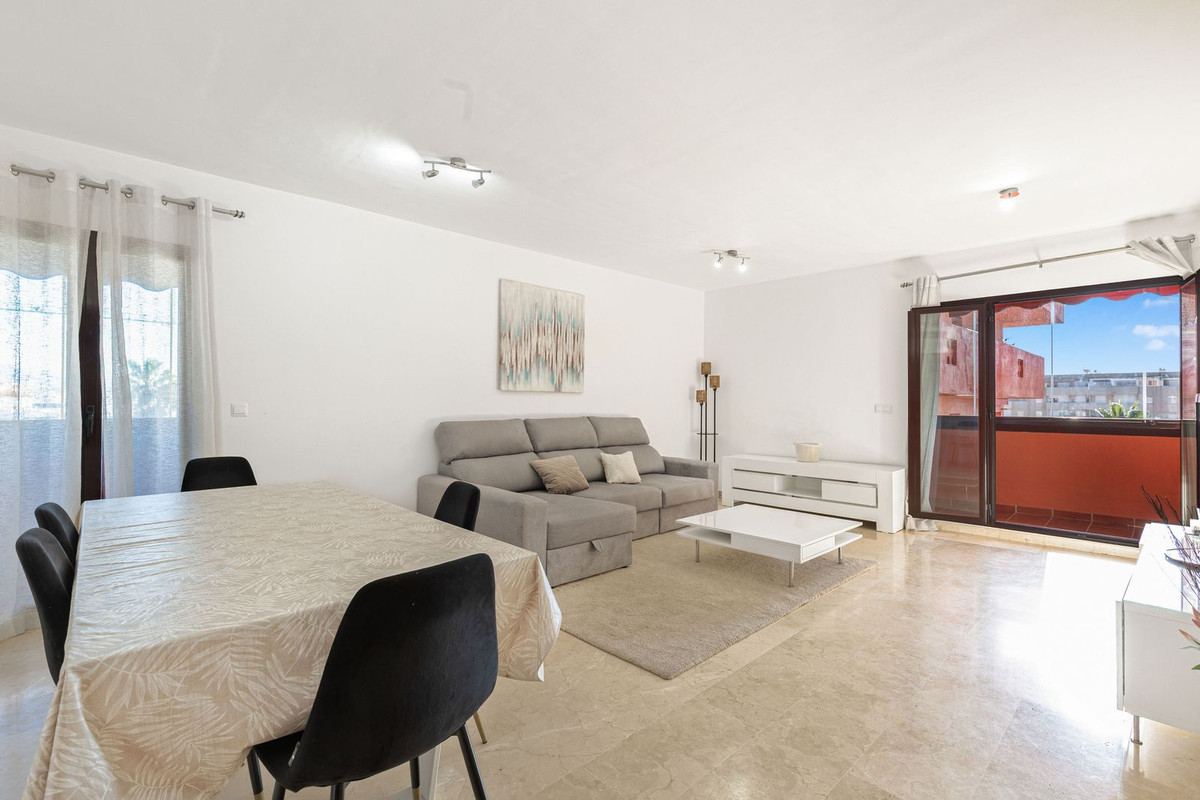 3 Bedroom Apartment for Sale in Estepona