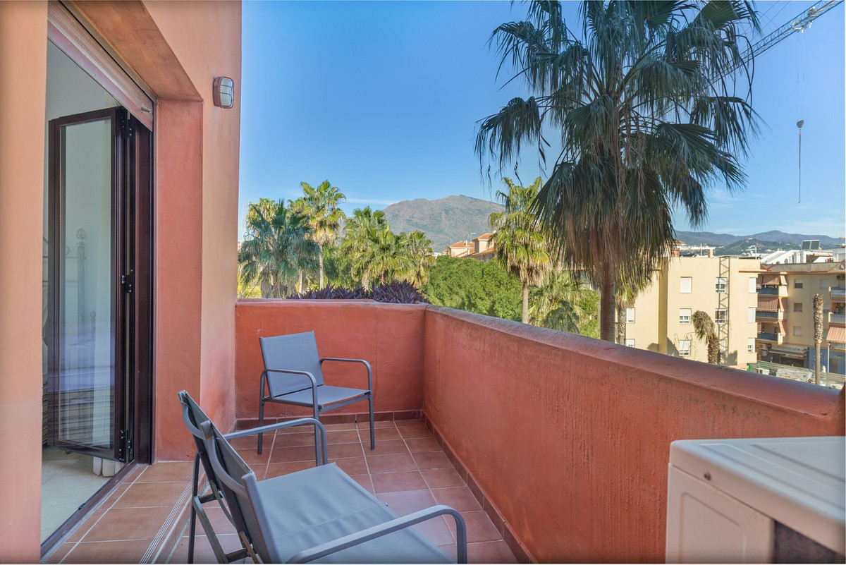 3 Bedroom Apartment for Sale in Estepona — 2