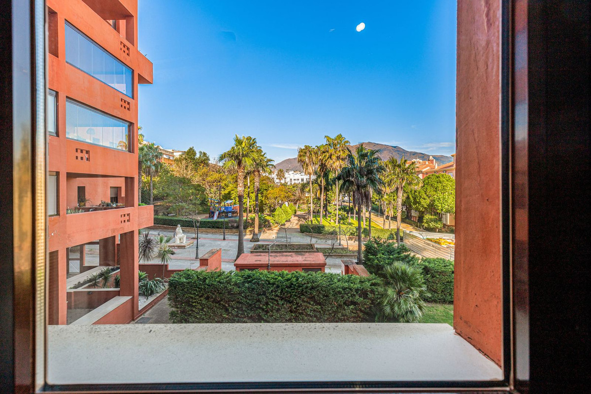 3 Bedroom Apartment for Sale in Estepona — 7