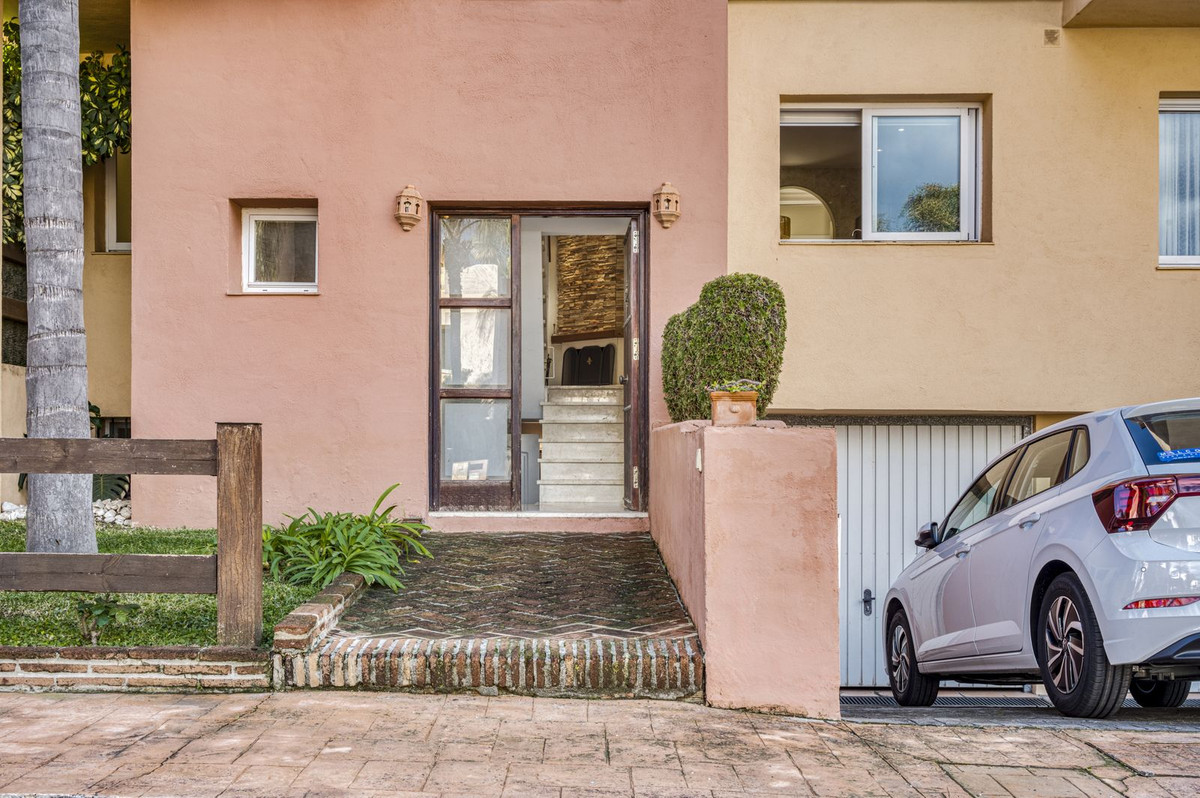 3 Bedroom Villa for Sale in Marbella — 2
