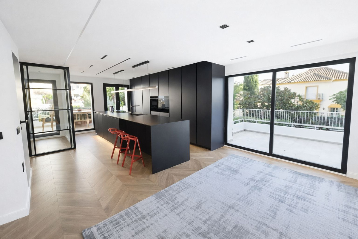 3 Bedroom Apartment for Sale in Marbella — 2