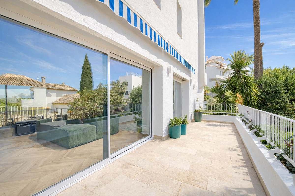 3 Bedroom Apartment for Sale in Marbella — 3