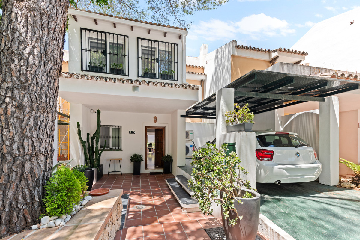 4 Bedroom Villa for Sale in La Quinta