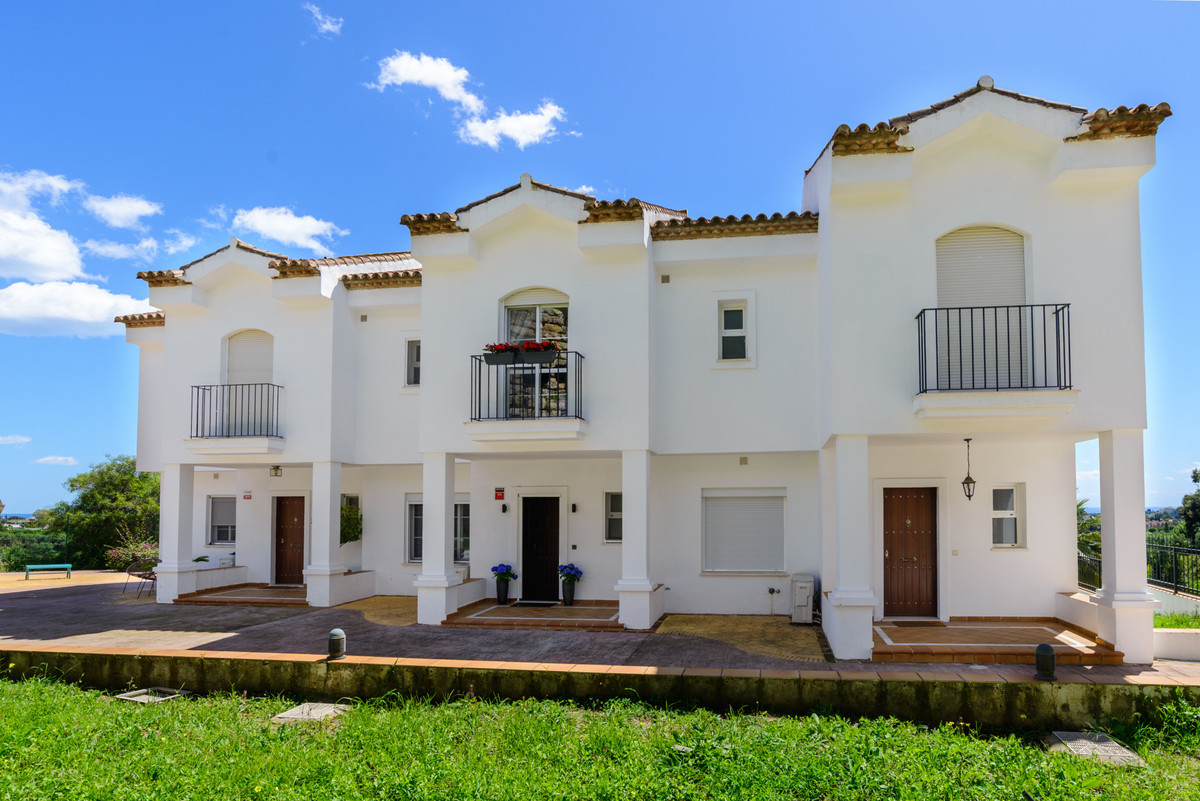 3 Bedroom Villa for Sale in Benahavís — 2