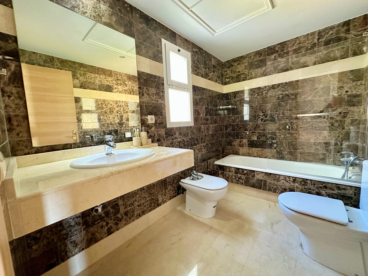 3 Bedroom Villa for Sale in Benahavís — 7