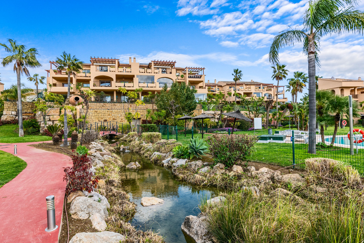 3 Bedroom Apartment for Sale in Benahavís — 2
