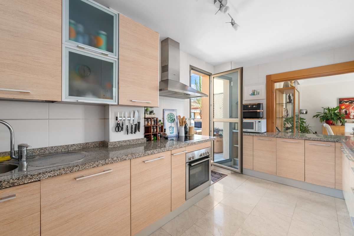 3 Bedroom Apartment for Sale in Benahavís — 5