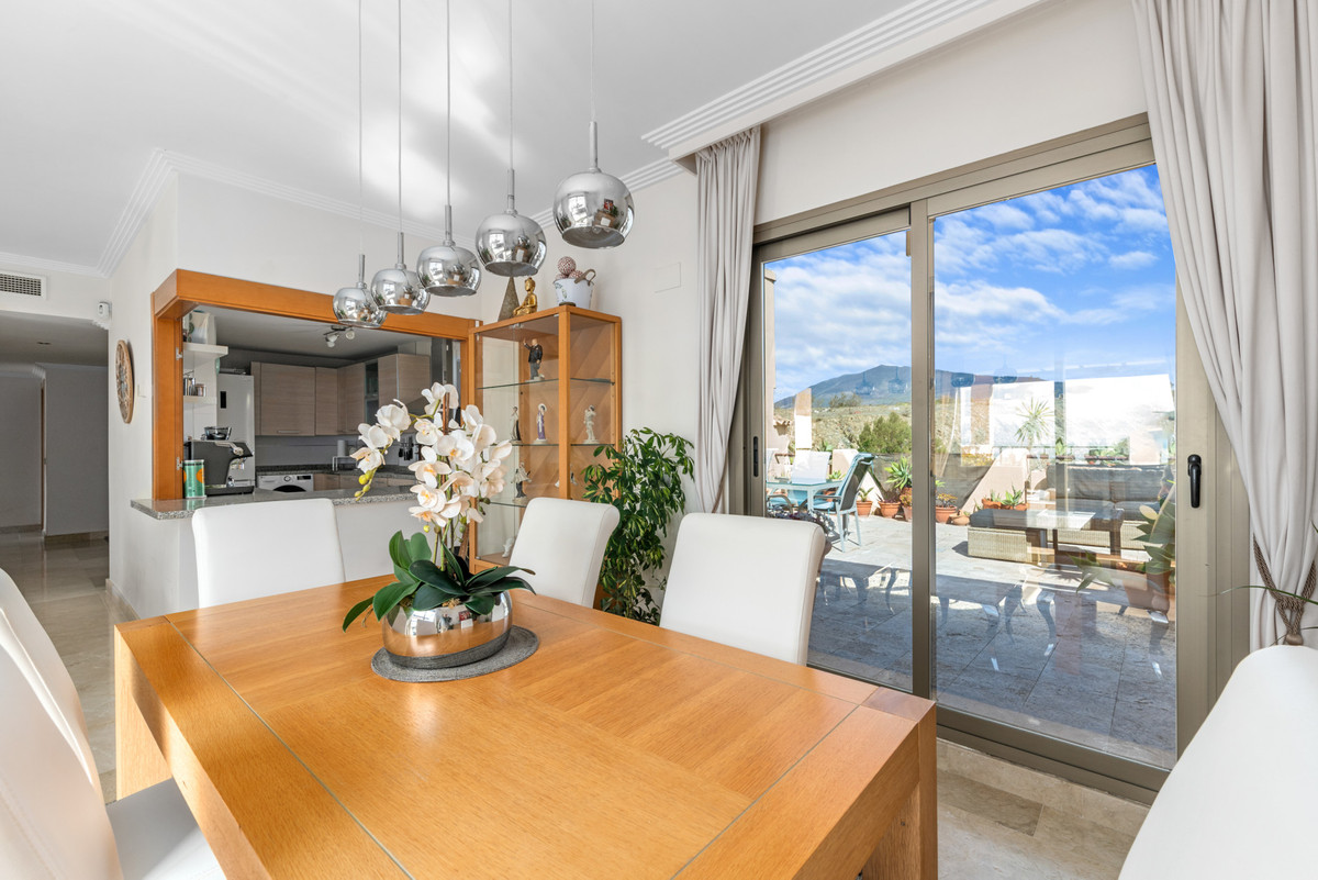 3 Bedroom Apartment for Sale in Benahavís — 6