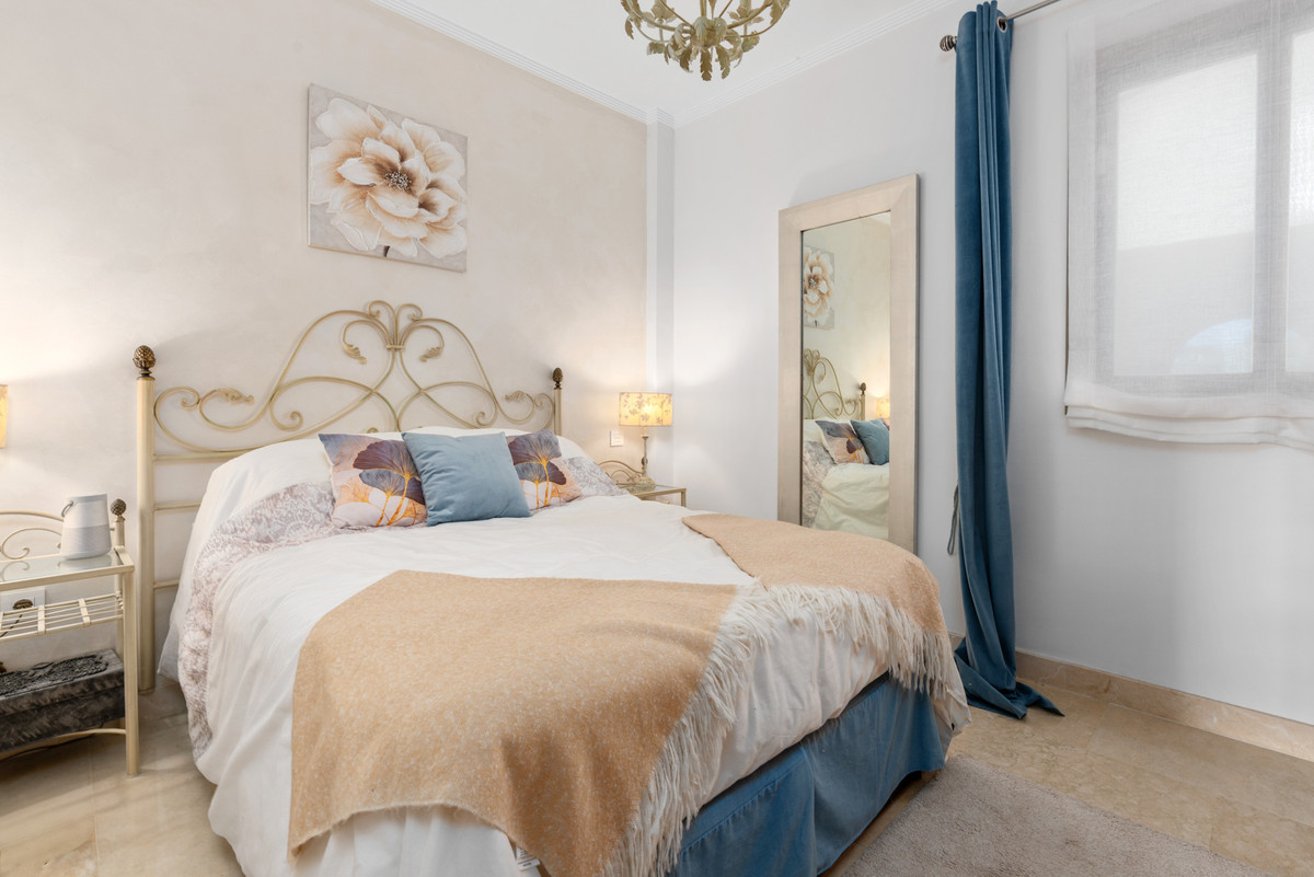 3 Bedroom Apartment for Sale in Benahavís — 9