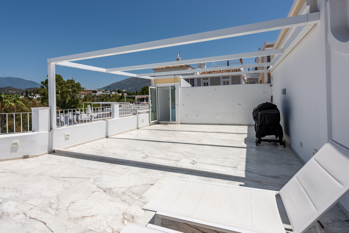 3 Bedroom Villa for Sale in Nueva Andalucía — 2